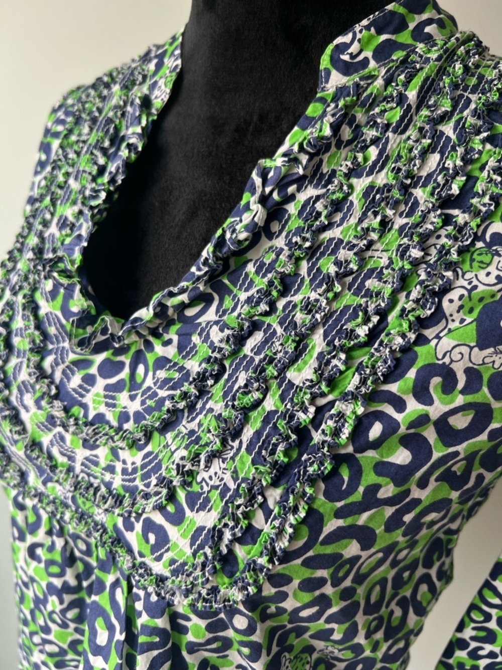 Lilly Pulitzer Vivi Peasant Top in the Thrill of the Chaise leopard print - XS - Picture 3 of 12